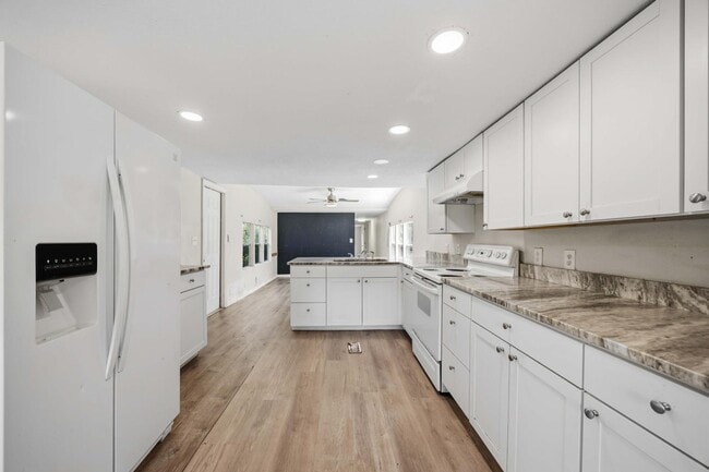 Building Photo - 6437 Spinner Dr