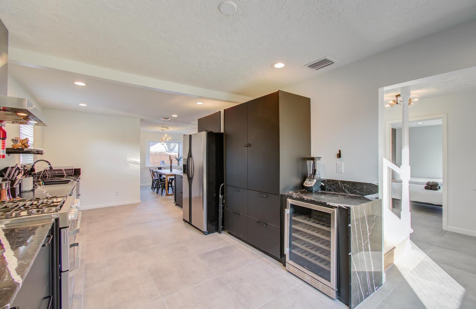 Building Photo - 9614 Springmont Dr
