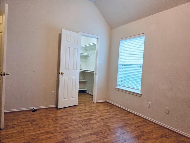 Building Photo - 3519 Chesapeake Ct