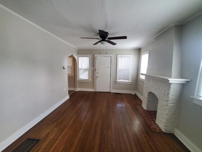 Building Photo - 320 S Hydraulic Ave