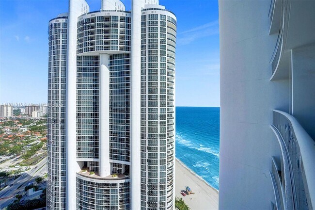 Building Photo - 18101 Collins Ave