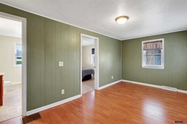 Building Photo - Coming Soon - Beautiful 3 Bedroom, 1 Bath ...