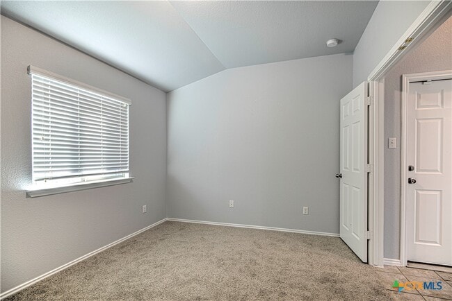 Building Photo - 5726 Stonehaven Dr