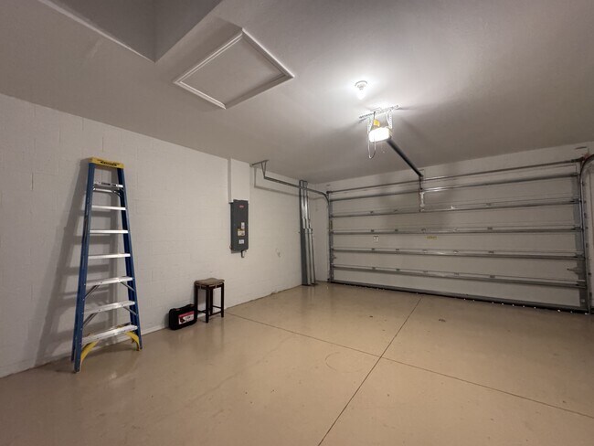 Building Photo - 11626 Parrotfish St