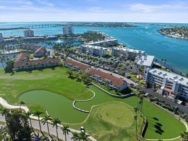 Building Photo - 5900 Bahia Del Mar Cir N