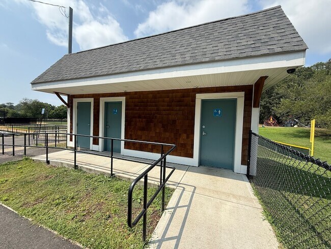 Building Photo - 510 Holland Hill Rd