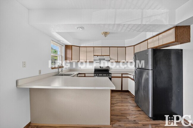 Building Photo - 811 Hilltop Ln