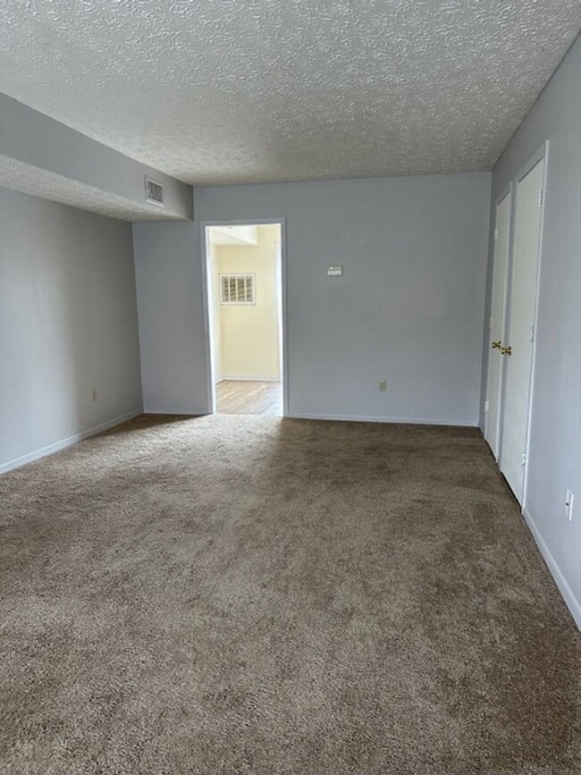 Building Photo - 2 Bedroom / 1.5 Bath Townhouse, Kingsport TN