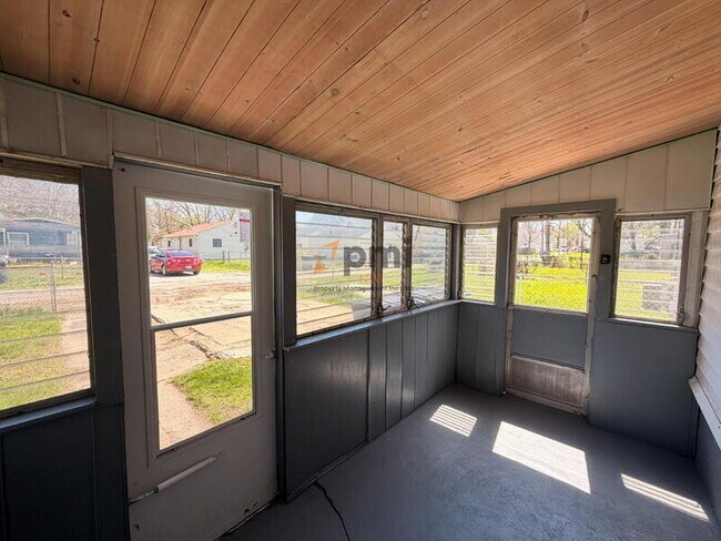 Building Photo - 215 N Woodland Ave