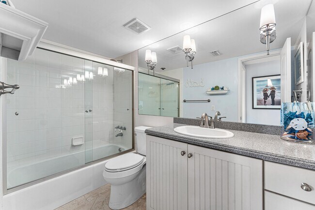 Building Photo - 1160 Hillsboro Mile