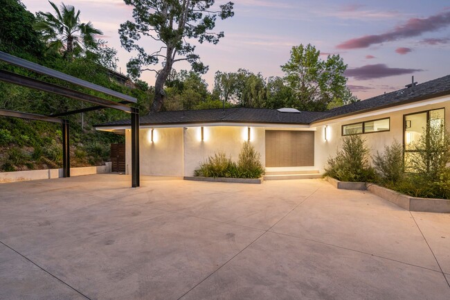 Building Photo - 16105 Clear Oak Dr