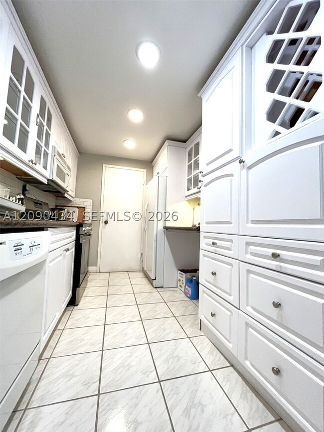 Building Photo - 5401 Collins Ave