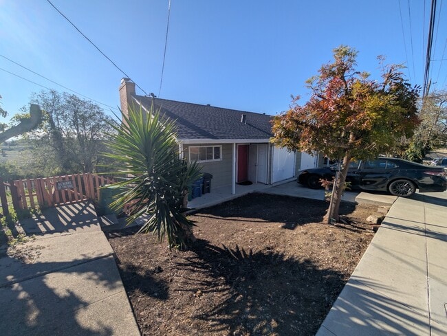 Building Photo - 1406 Highland Blvd