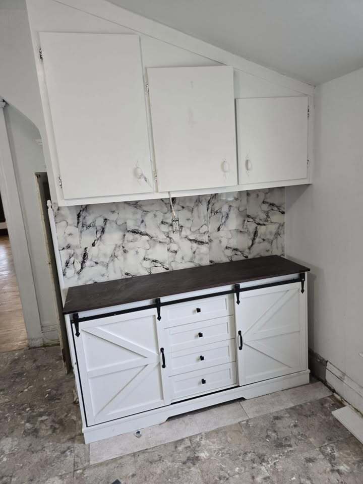 Building Photo - 110 Schuler St