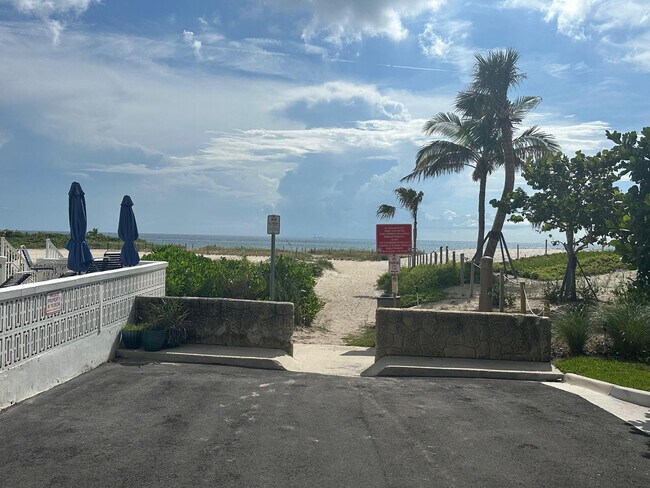 Building Photo - 1009 N Ocean Blvd