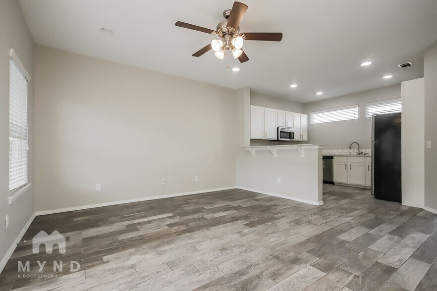 Building Photo - 1730 N Reno Dr