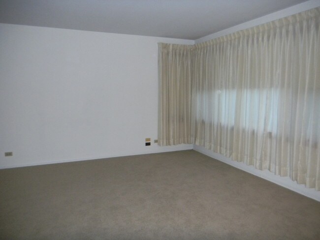 Building Photo - 9054 Bennett Ave