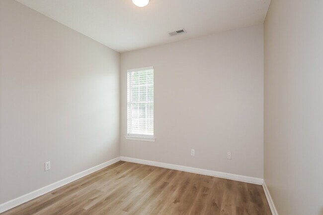 Building Photo - 80 Tate Dr