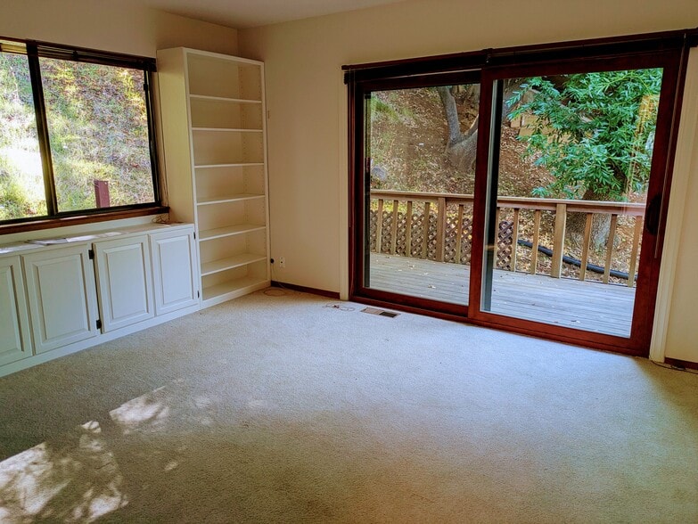 Building Photo - 85 Woodside Dr