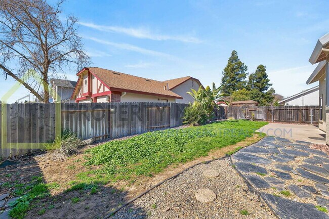 Building Photo - Spacious 3-Bedroom, 3-Bath Home Available