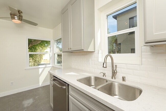 Building Photo - 1517 S Orange Grove Ave