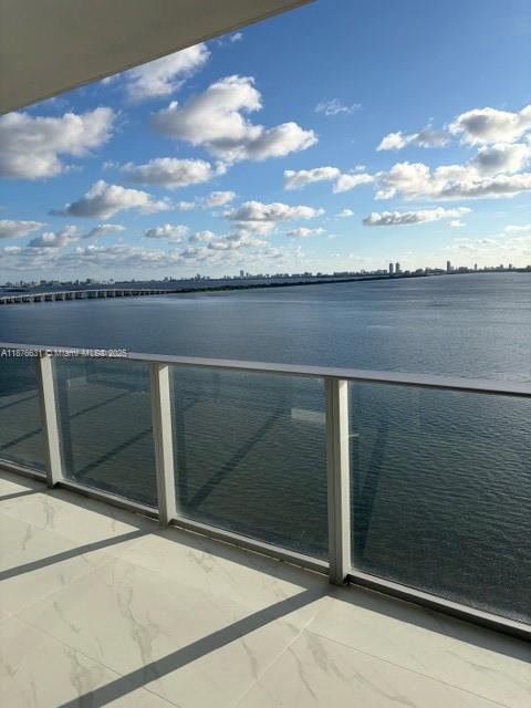 Building Photo - 700 NE 24th St