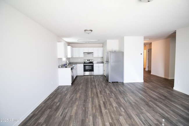 Building Photo - 1675 E Judi St