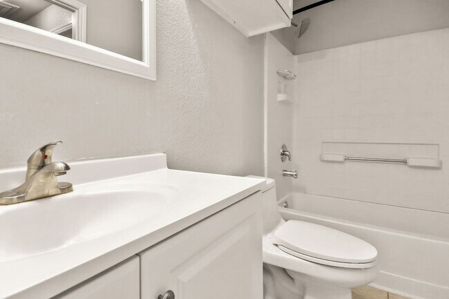 Building Photo - 1075 Wood Stream Dr