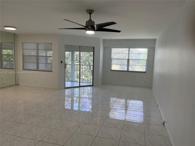 Building Photo - 1200 SW 125th Ave