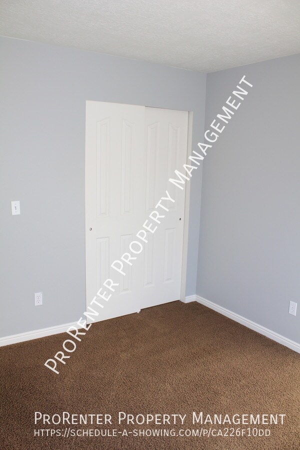 Building Photo - 1412 E 6125 S