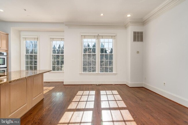 Building Photo - 720 Carpenter Rd