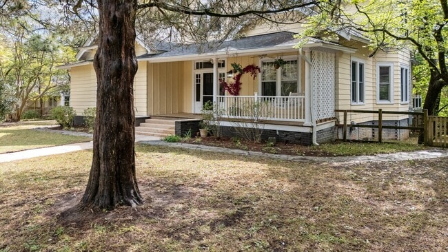 Building Photo - 802 N Poplar St