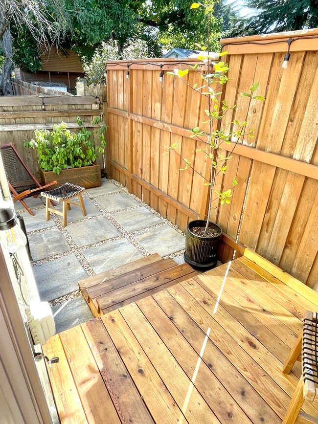 Building Photo - Rose City Park Corner Unit, 2-story Townhome with Hardwoods, Private Backyard, A/C