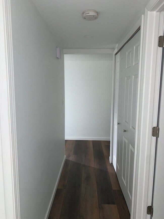 Building Photo - BEAUTIFUL 2 BED CONDO IN HEART OF LIVONIA