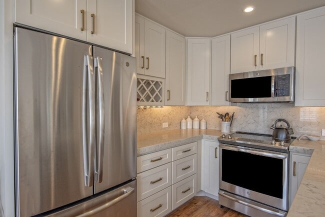 Building Photo - Rates Vary $2,495 - $3,495