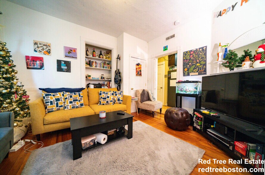 Building Photo - 35 Calumet St