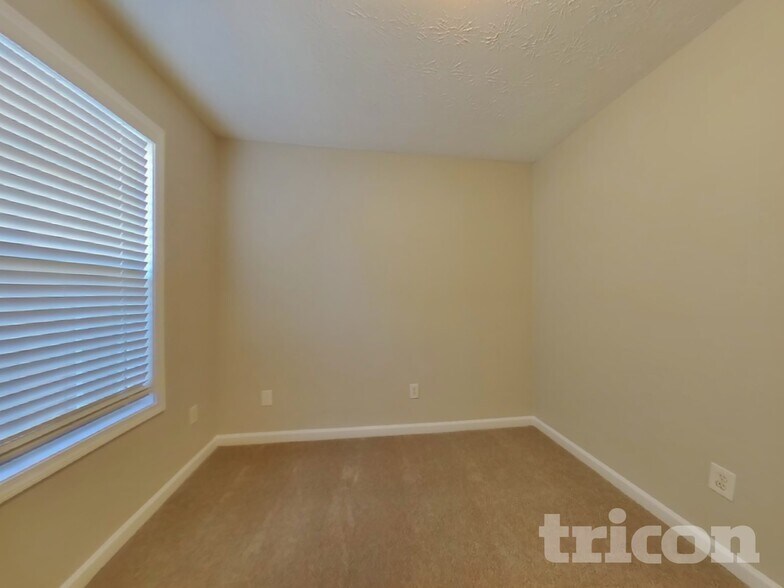 Building Photo - 45 Shenandoah Ln