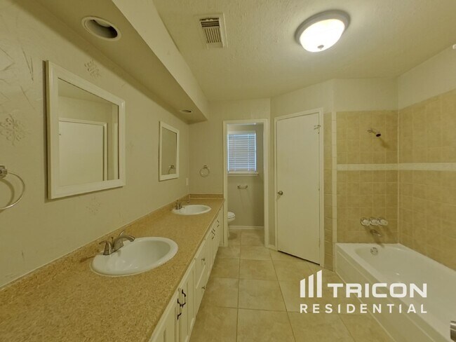 Building Photo - 6408 Alta Vista Dr