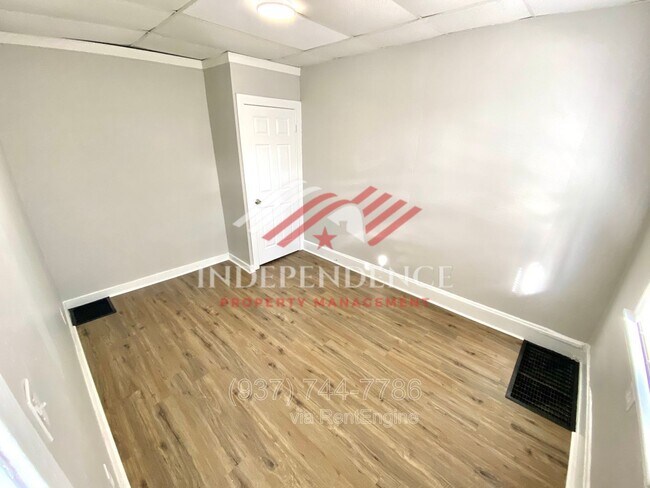 Building Photo - 906 Vine St