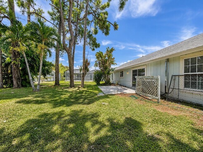 Building Photo - 2822 SW Giralda St