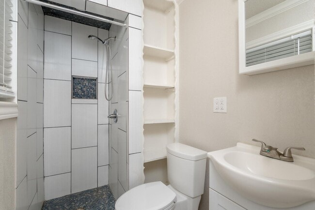 Building Photo - 3042 S 28th St