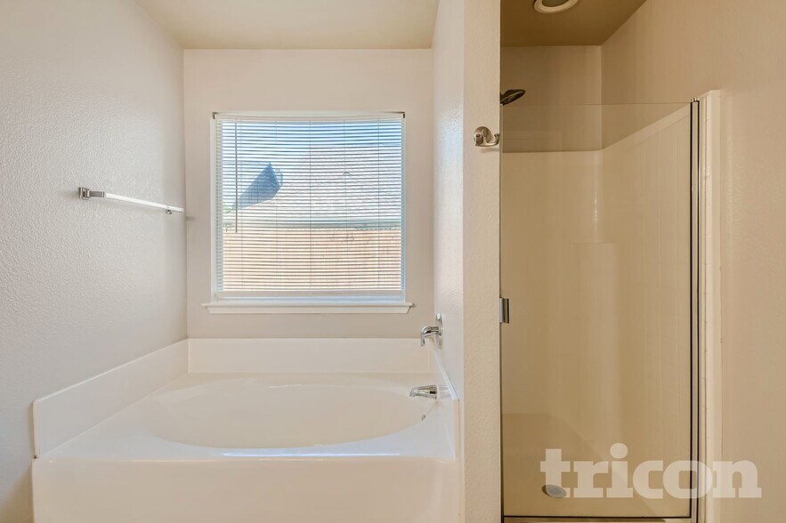 Building Photo - 1658 Wildflower Dr