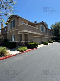 Building Photo - Charming End-Unit Condo with Modern Amenit...