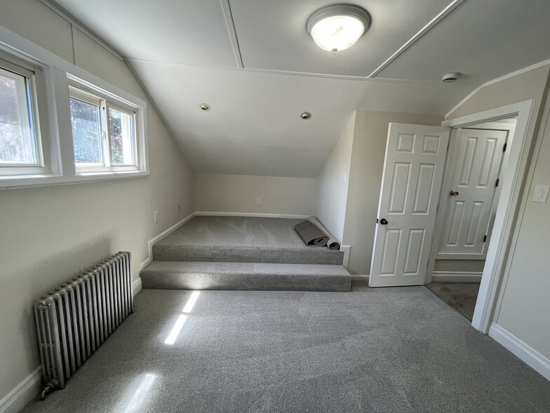 Building Photo - 53 Montauk St