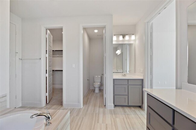 Building Photo - 127 Plumbago Loop