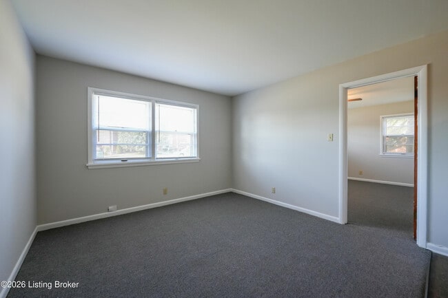 Building Photo - 2220 Heather Ln