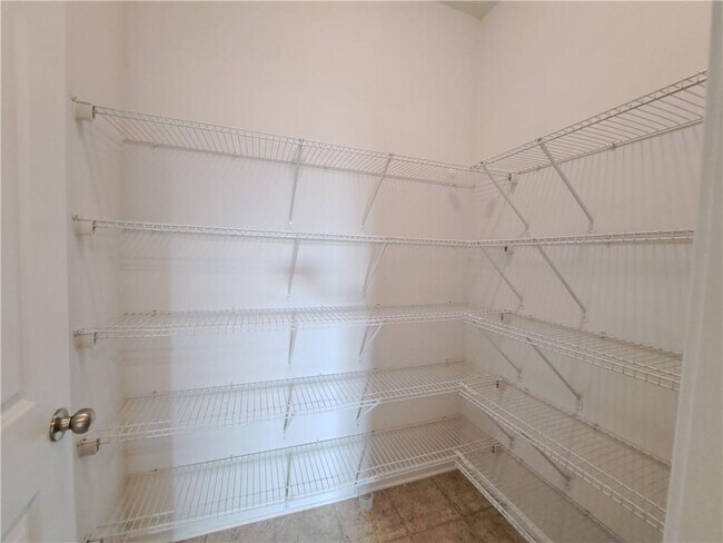 Building Photo - 3329 Long Creek Dr