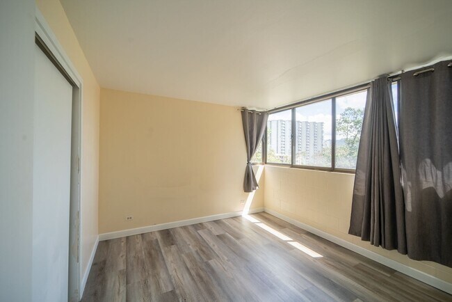 Building Photo - 1040 Kinau St