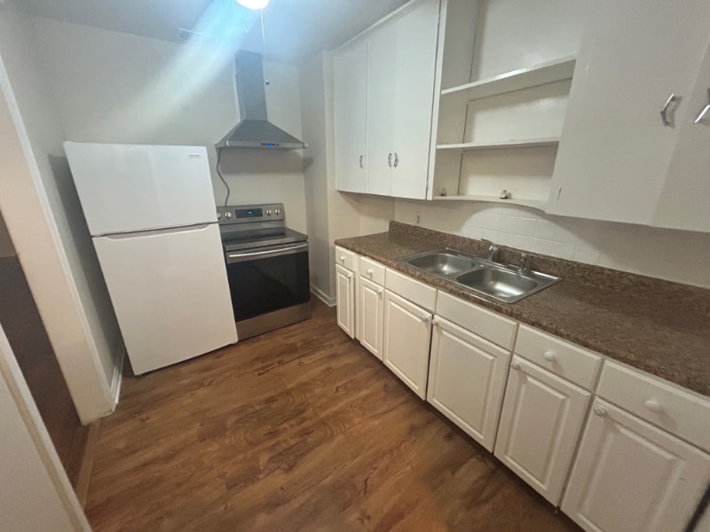 Building Photo - 2652 Merwyn Rd