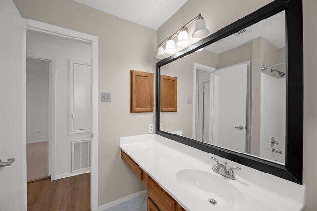 Building Photo - 2302 Doverglen Dr